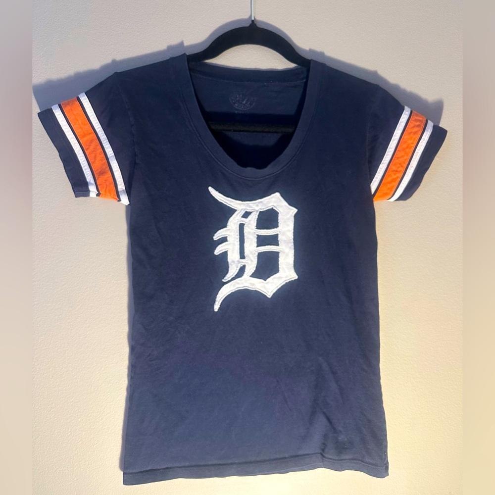 GUC Brand 47 Detroit Tigers Baseball MLB Short Sleeve Shirt - women’s size small